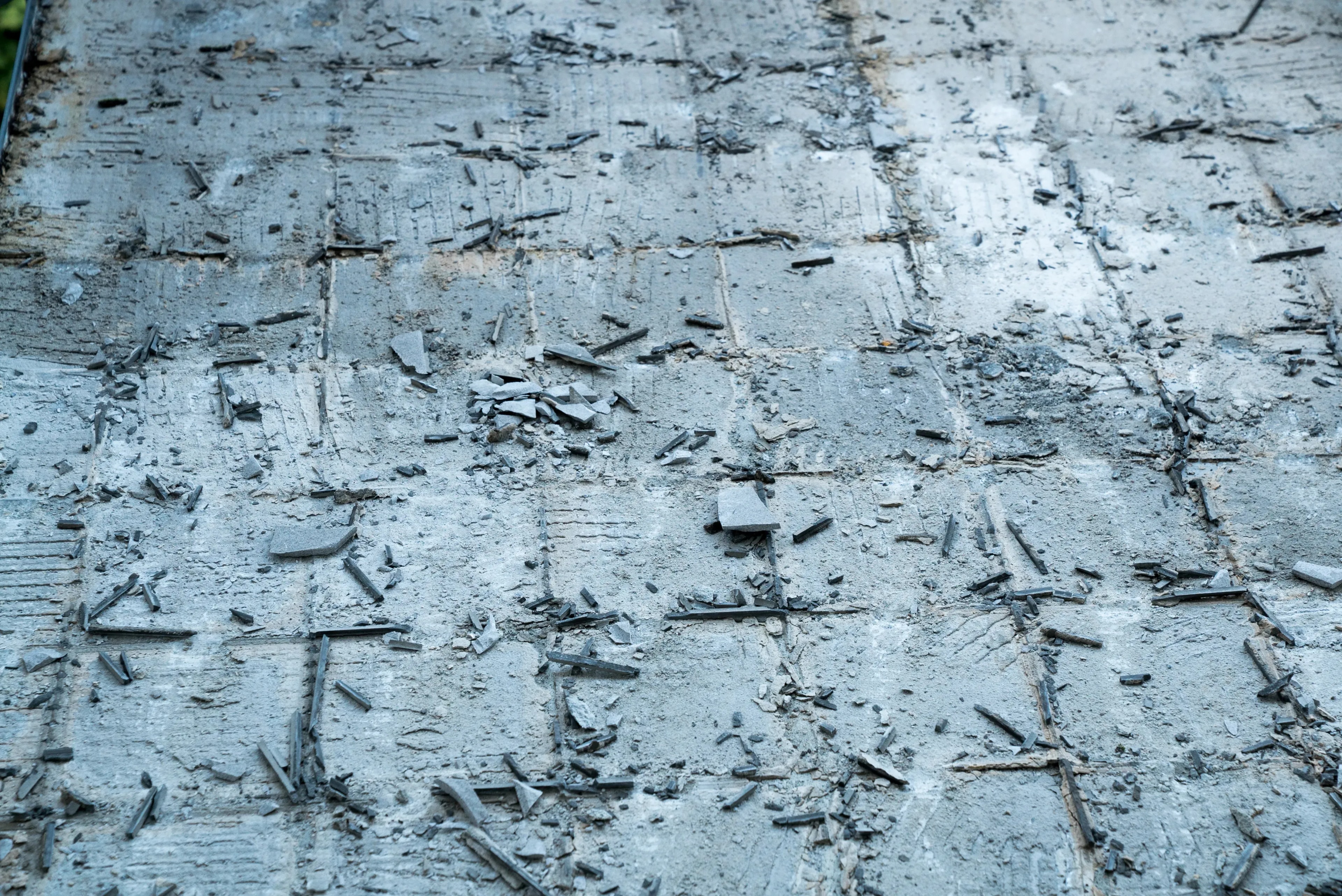 Kann man Fliesen entfernen ohne sie zu zerstören?